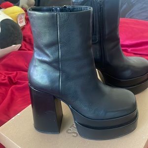 Used Steve Madden Cobra Black Platform Stacked Heeled Boots